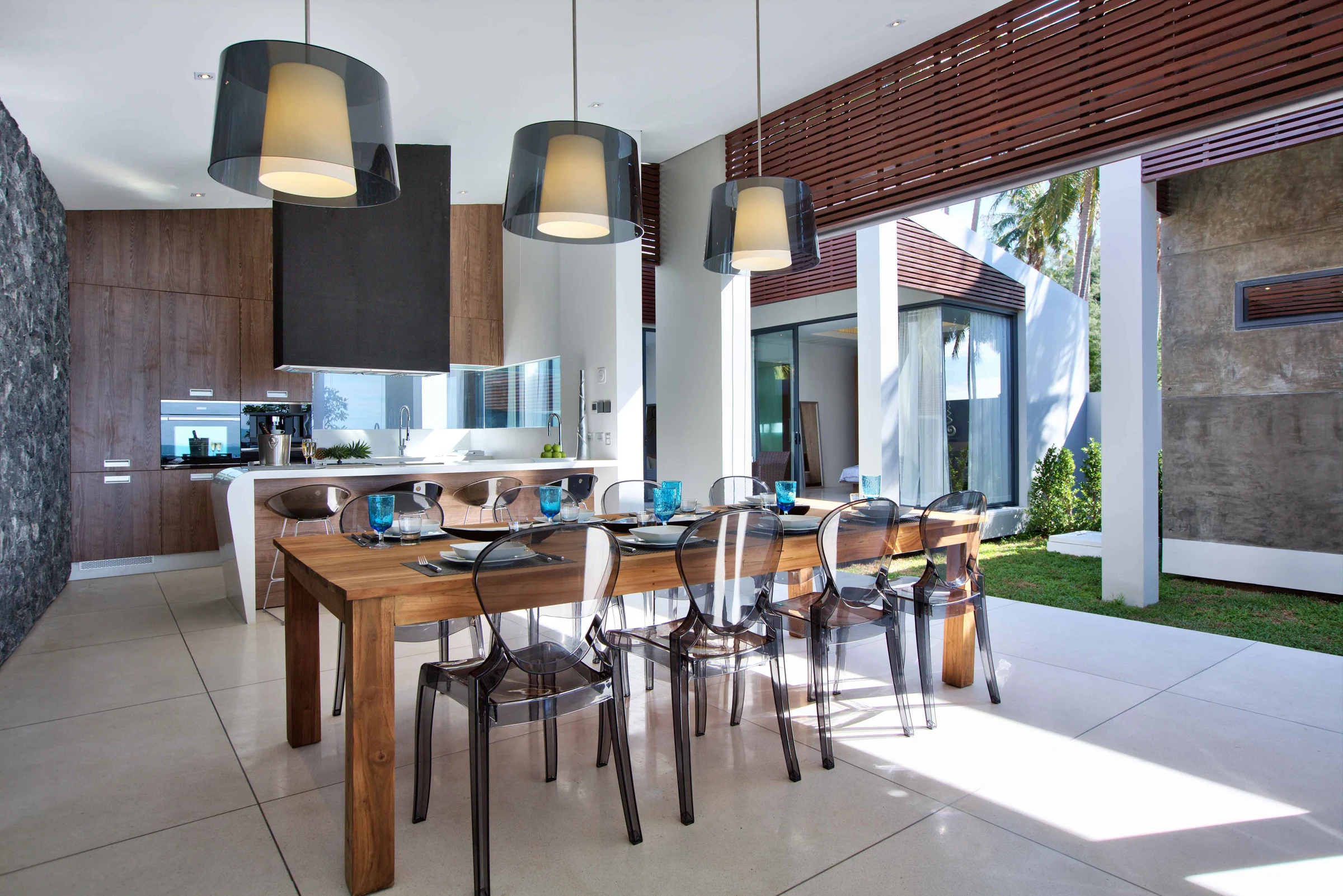 Mandalay Beach Villas / Interior view 3