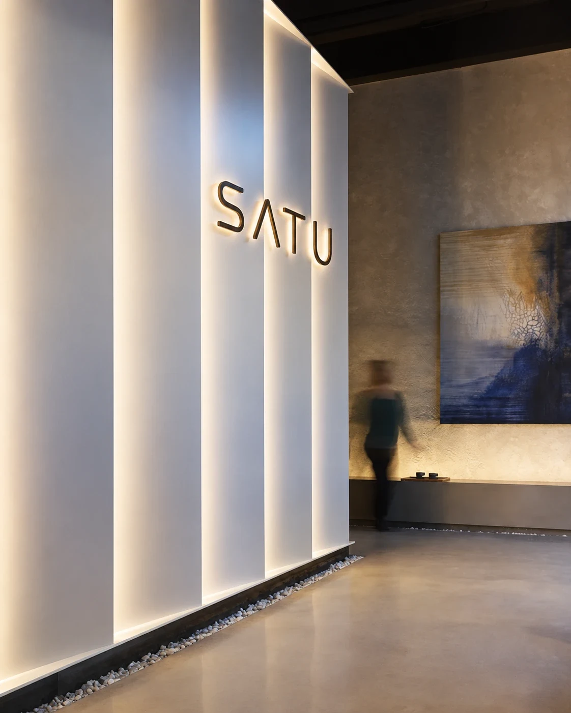 SATU 團隊形象:柔光與建築屏風